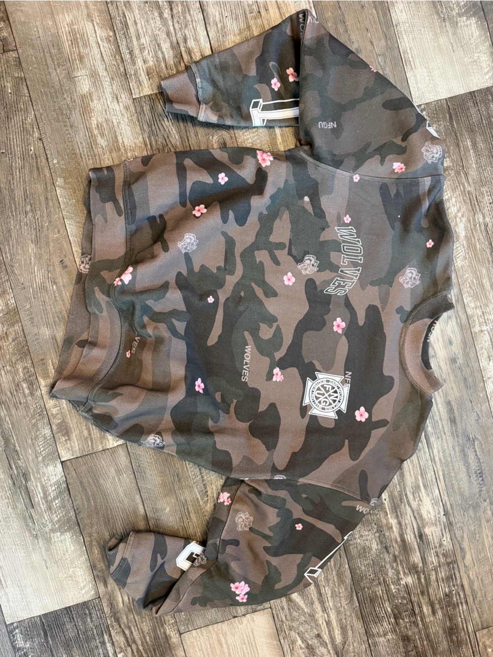 Darc Sport Camo Cherry blossom Sweatshirt NWOT